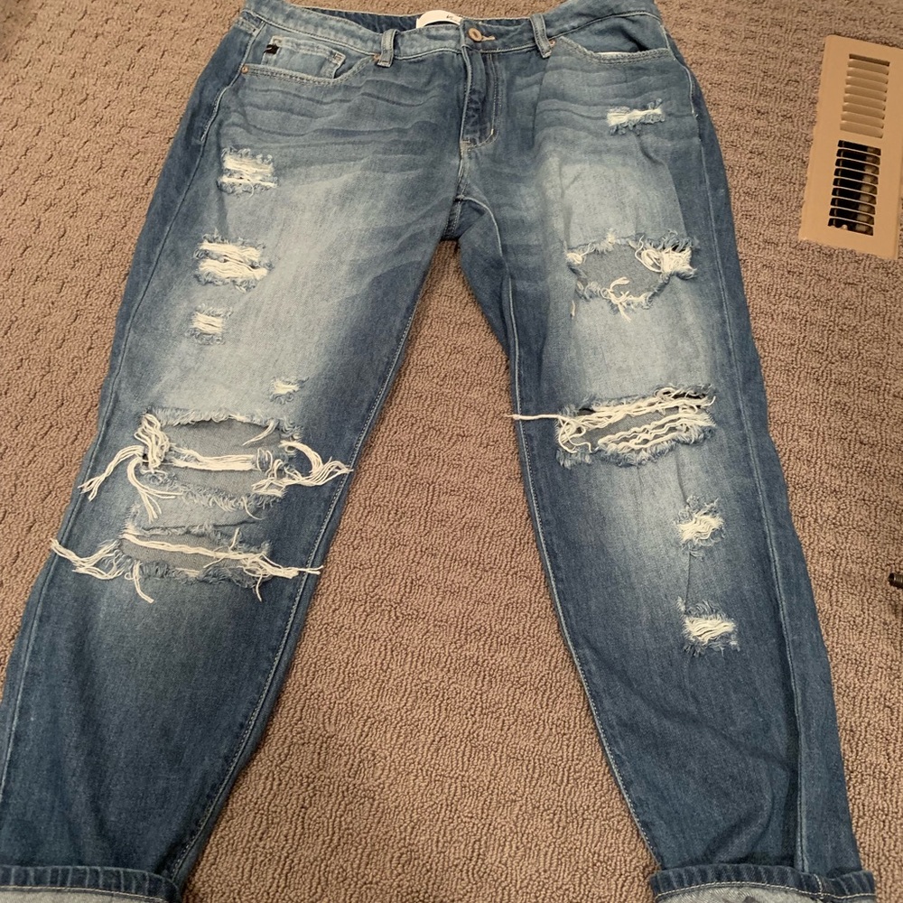 Vici distressed jeans, only worn shorts once